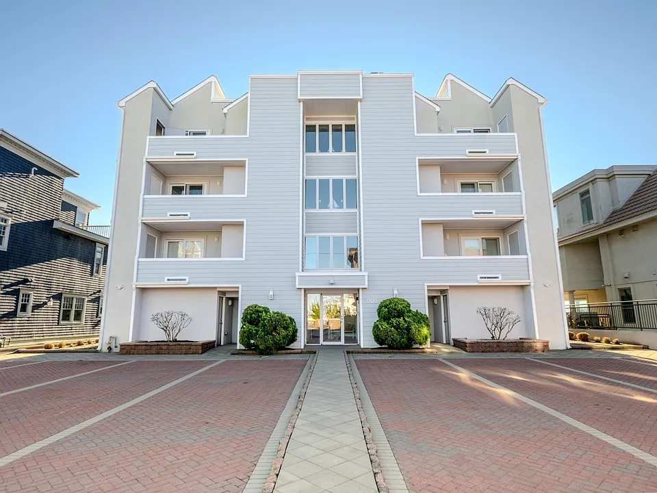 1703 Beach Ter #2