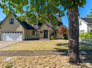 1522 Ash Ave, Cottage Grove, OR 97424
