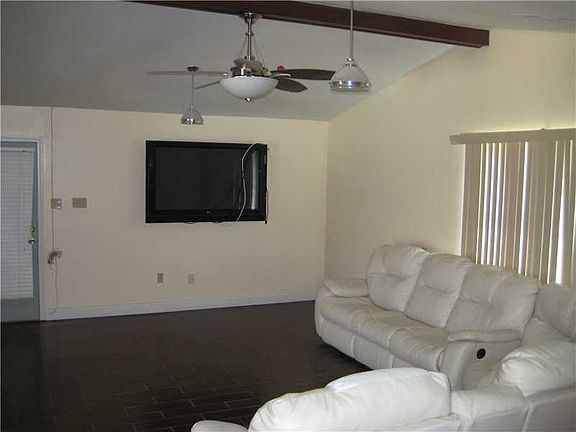 3rd image of 6931 Queensway Dr