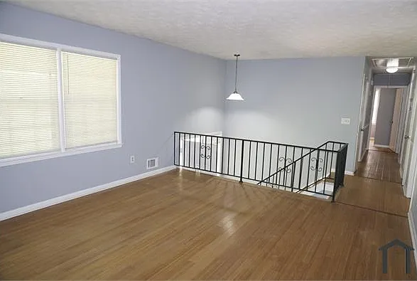 1303 Burbank Trl — Photo 11