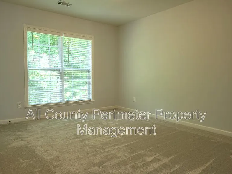 4445 Agard St — Photo 23