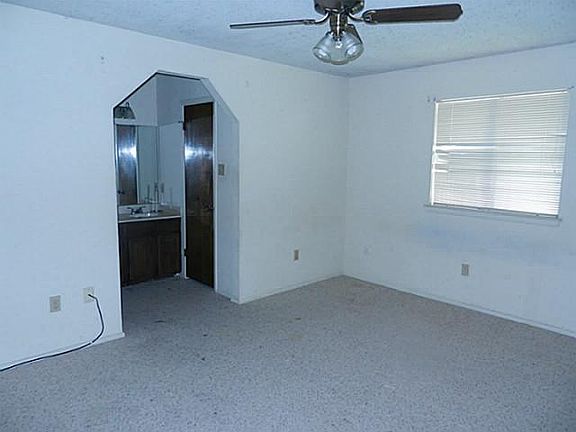 5th image of 2309 Vineyard Dr