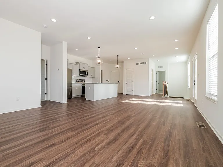 15845 Foster St — Photo 17