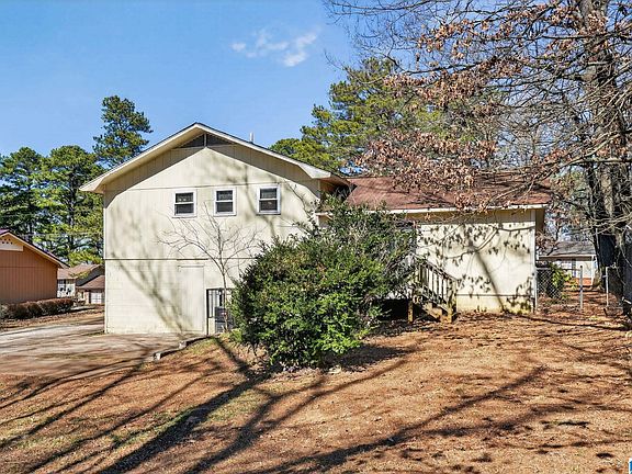 3rd image of 429 Woodland Ct NE