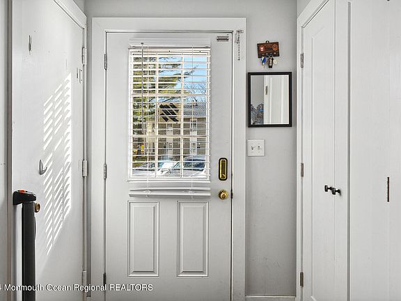 3rd image of 119 Colony Circle