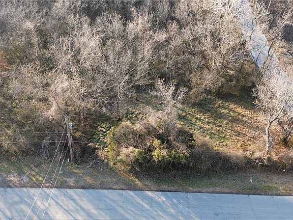 2nd image of 412 S Sugar Creek Blvd