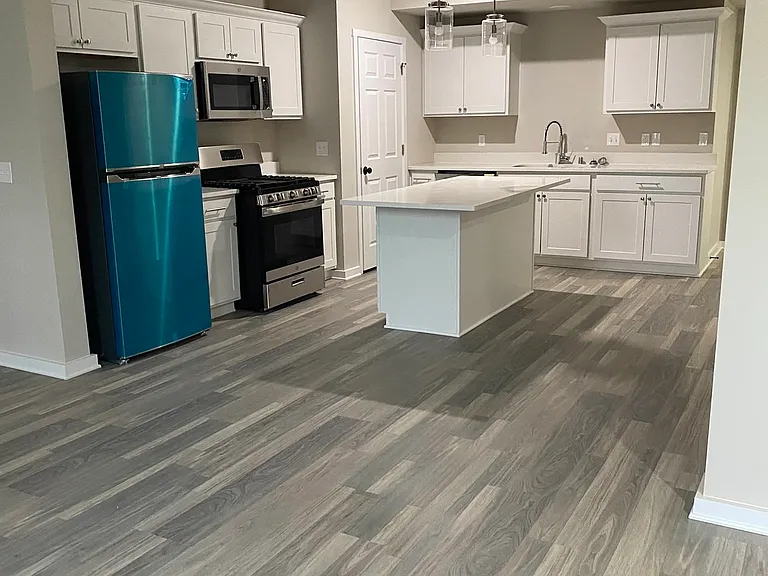 1344 S Main St — Photo 2