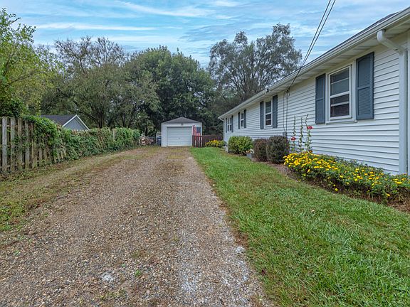4th image of 3329 Courtlandt Ave