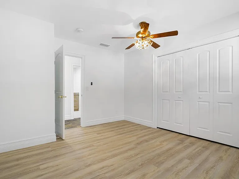 3924 Versailles Dr — Photo 14