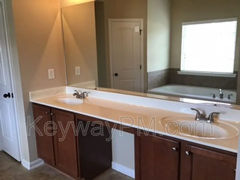6017 Reynolds Cir — Photo 14