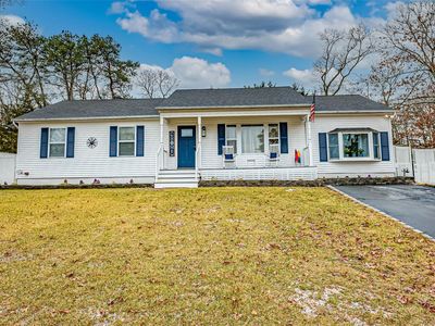 4 Swain Court, Coram, NY, 11727