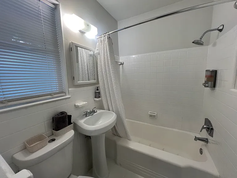 6030 N Bayshore Dr #3 — Photo 11