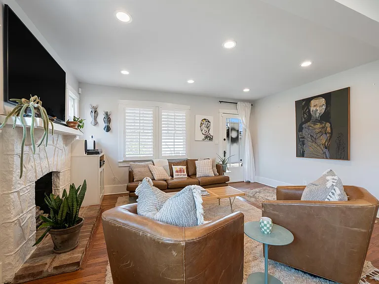 207 Morton Ave — Photo 7