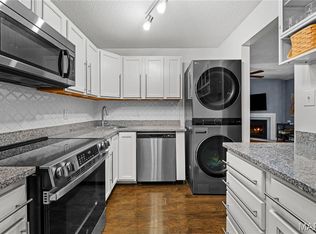 9125 N Swan Cir, Saint Louis, MO 63144