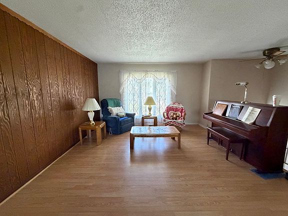 2nd image of 613 Wicker Ave