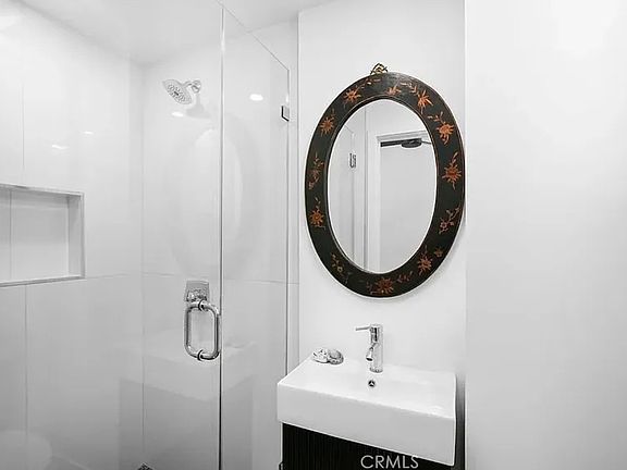 4th image of 274 Cliff Dr APT 6