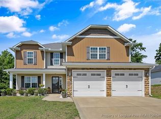 919 Screech Owl Dr, Hope Mills, NC 28348