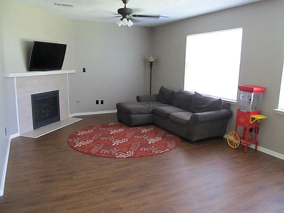 3rd image of 16422 Beewood Glen Dr