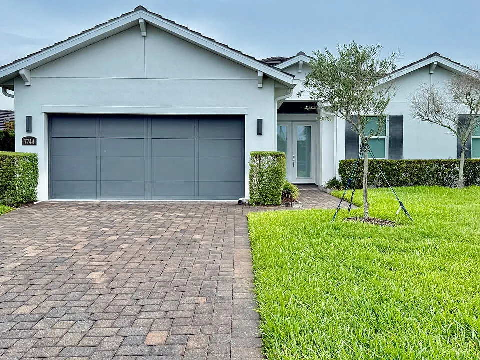 7744 Sandhill Lake Dr