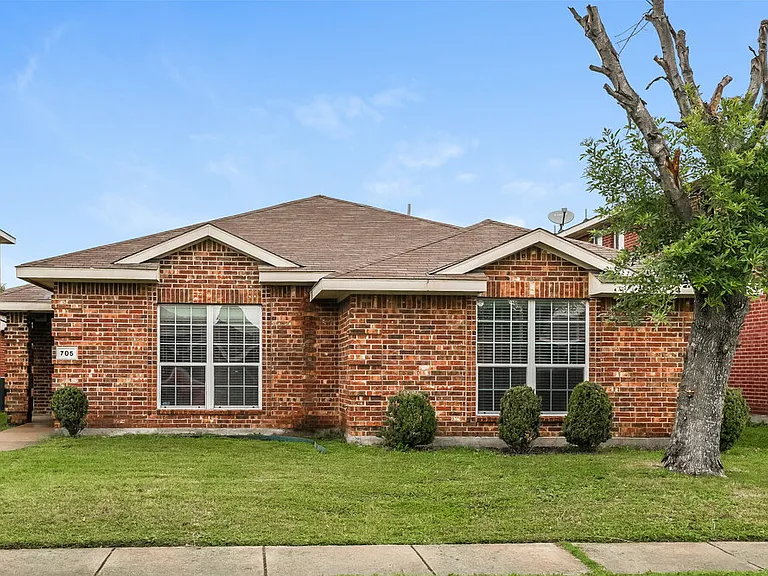 705 Pine Hollow Dr — Photo 1