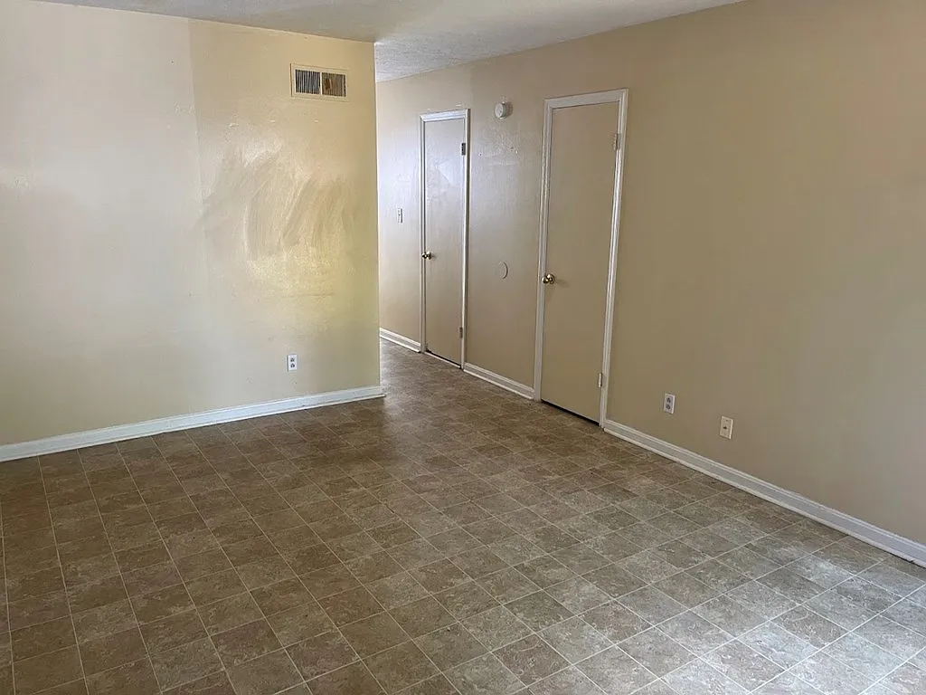 2 bed, 1.5 bath, 1120 sqft, $900 — Photo 4