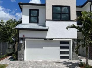 8345 NW 7th Pl, Plantation, FL 33324