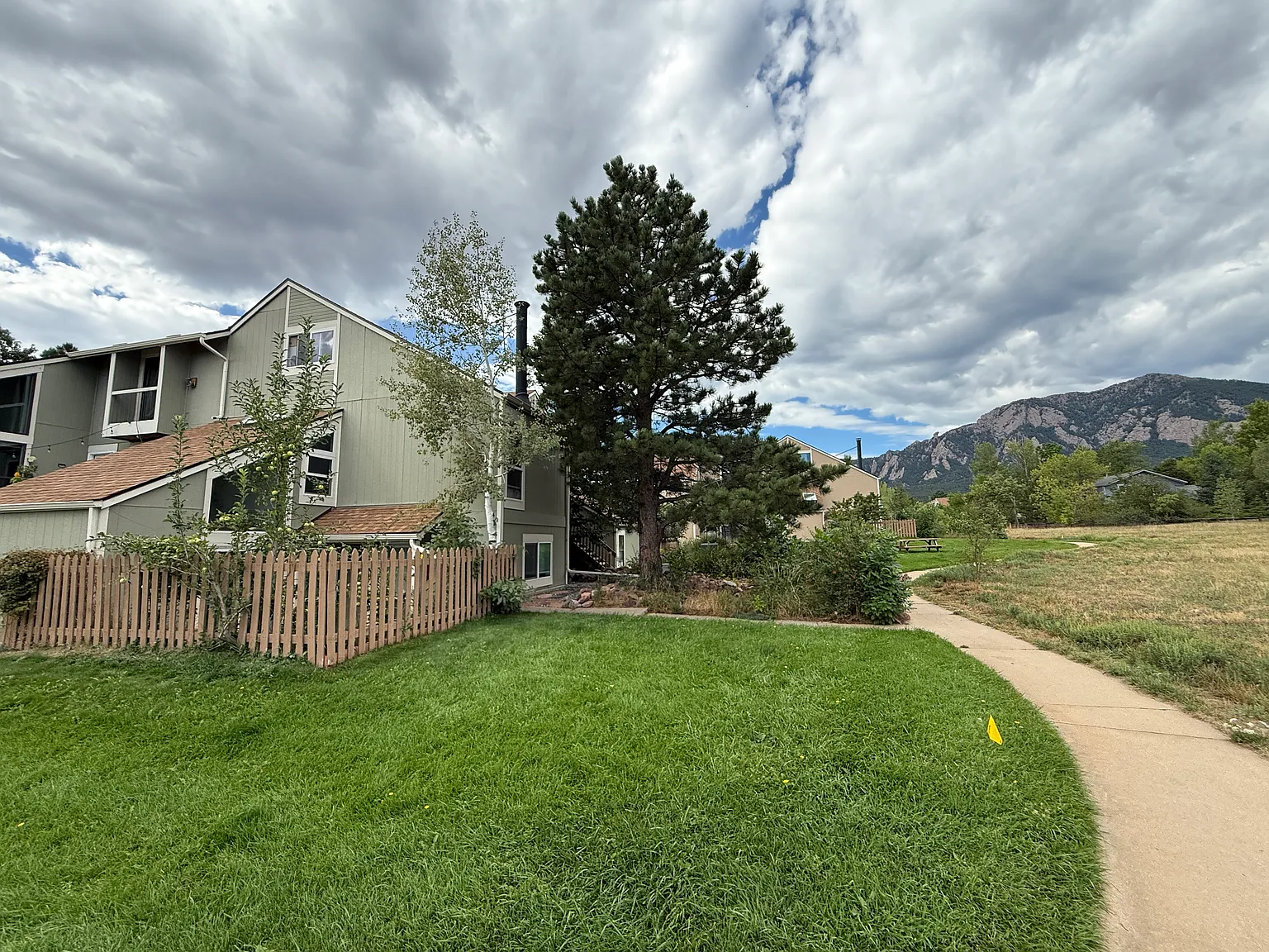 2 bed, 832 sqft, $2,395 — Photo 1