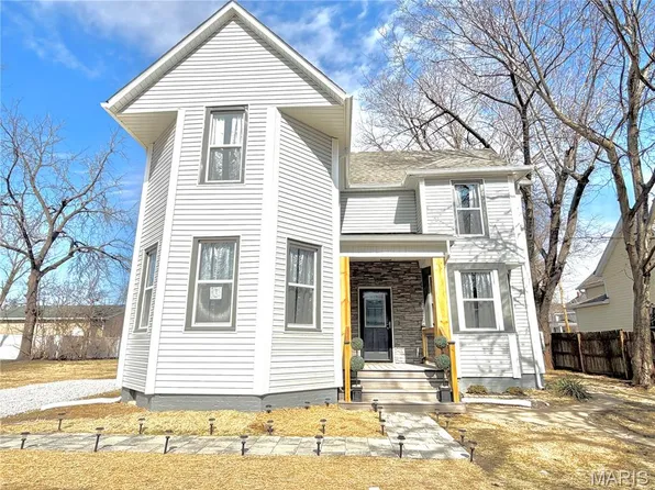 418 W 3rd St, O'Fallon, IL 62269