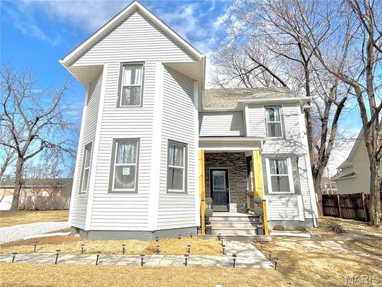418 W 3rd St, O'Fallon, IL 62269