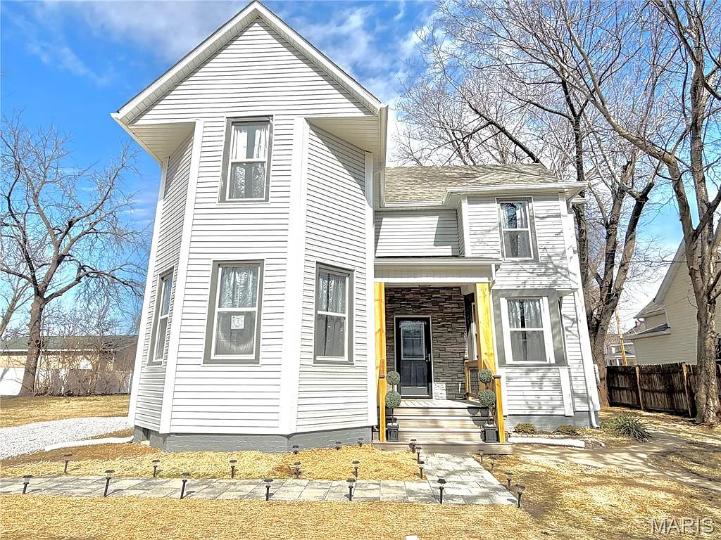 418 W 3rd St photo 1