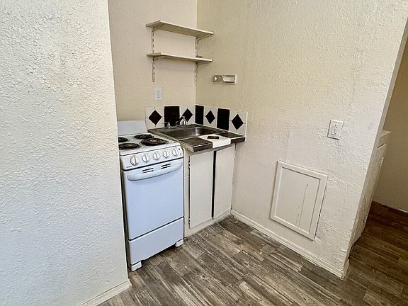 4th image of 304 Texas St NE #C