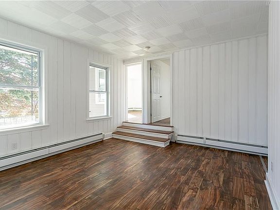 3rd image of 321 Prescott St