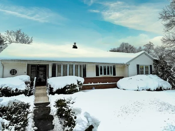 54 Stedman St, Chelmsford, MA 01824