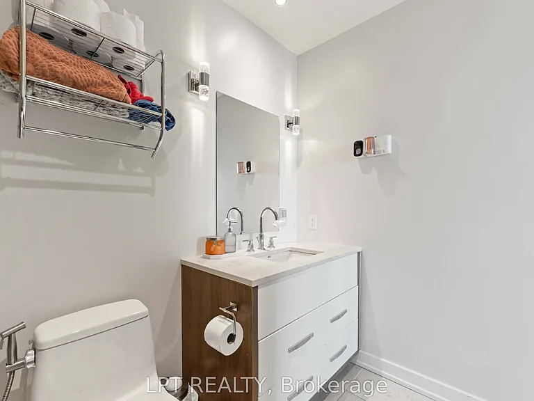 111 Champagne Ave S #307 — Photo 27