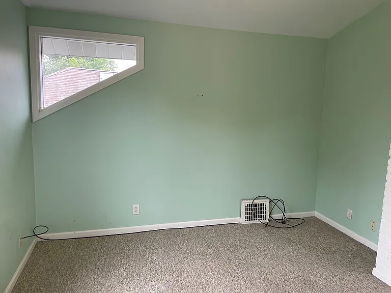 1129 1/2 Pennoyer Ct — Photo 21