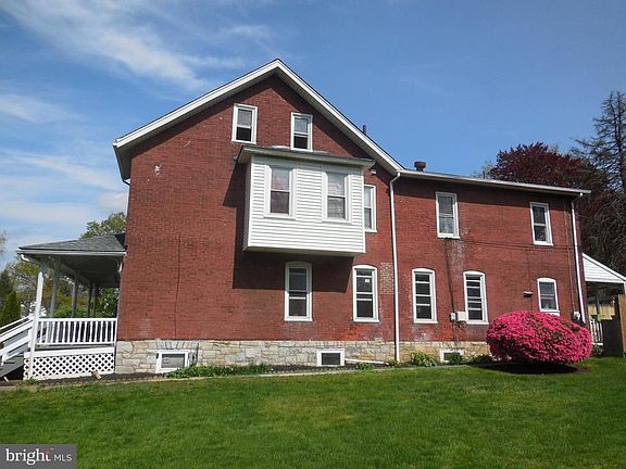 3rd image of 1032 Olive St