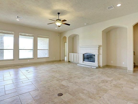 4th image of 4110 Candlewood Ln