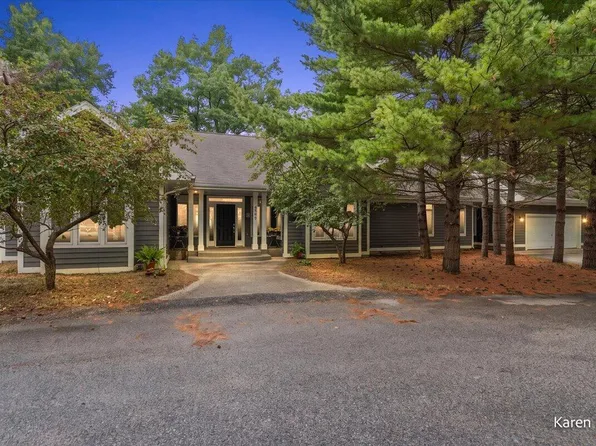 4779 N Lakeshore Rd, Mears, MI 49436