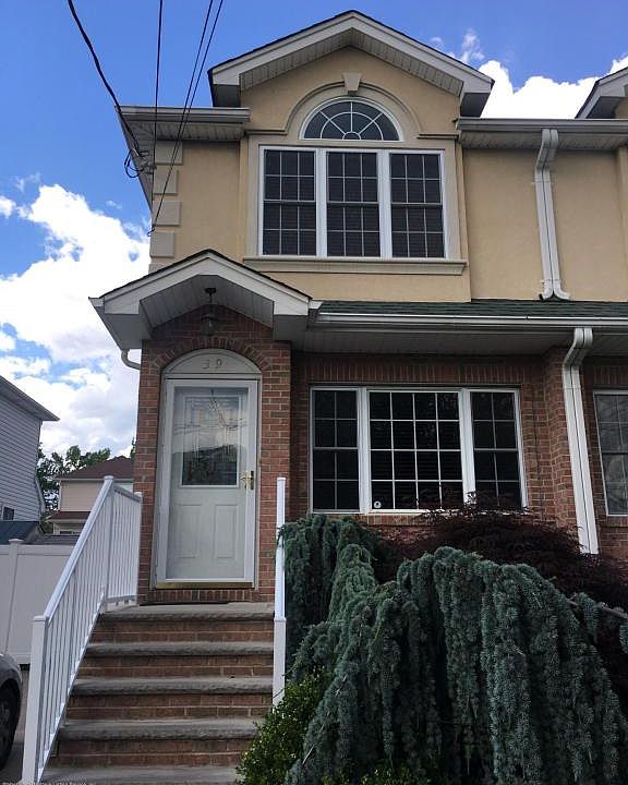 1st image of 39 Lorraine Ave