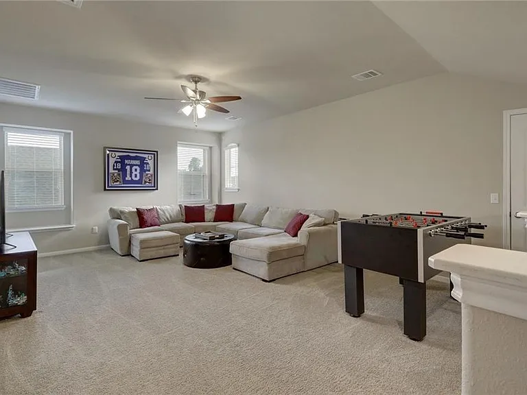 2433 Lyla Ln — Photo 9
