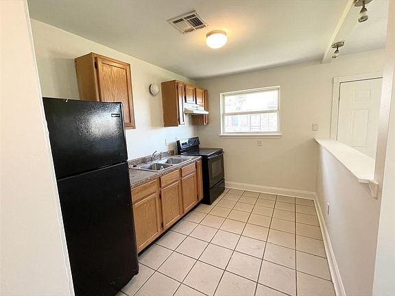 5th image of 9025 Palm St #B
