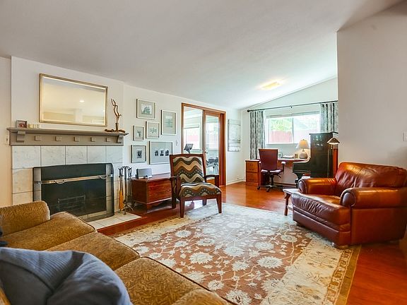 4th image of 2973 Melbourne Dr