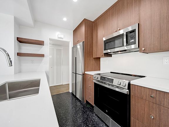 3rd image of 7767 Hollywood Blvd #105