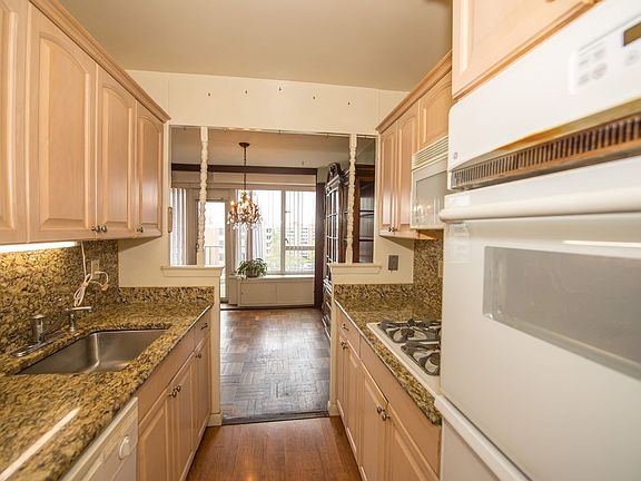 4th image of 166-25 Powells Cove Blvd #8G