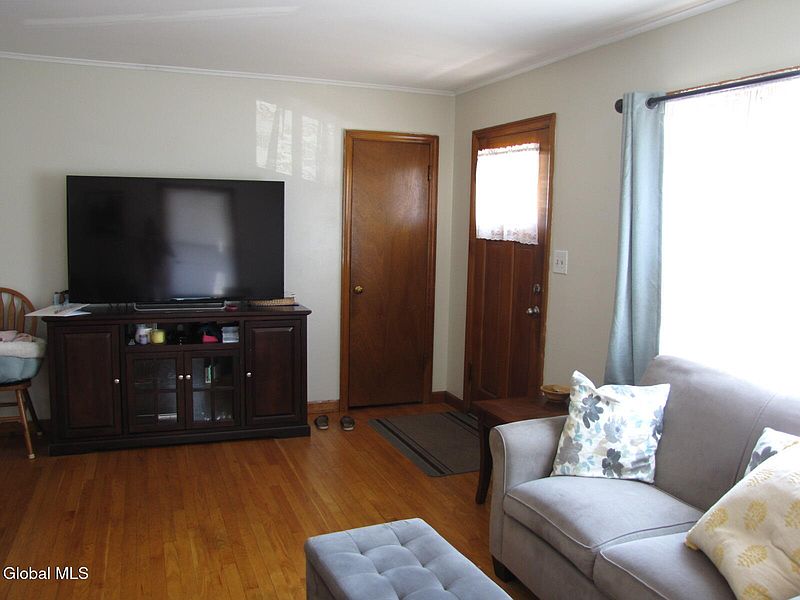3rd image of 7 Warmington Street