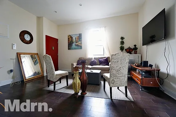 Rented by Mdrn Residential | media 1
