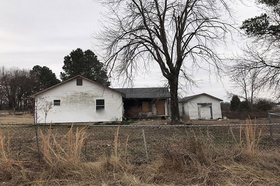 1st image of 806 W Elm Blvd