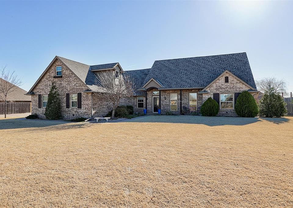 1st image of 3412 Southridge Ln NE