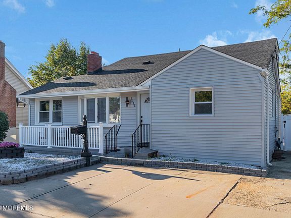 2nd image of 1011 Florence Avenue