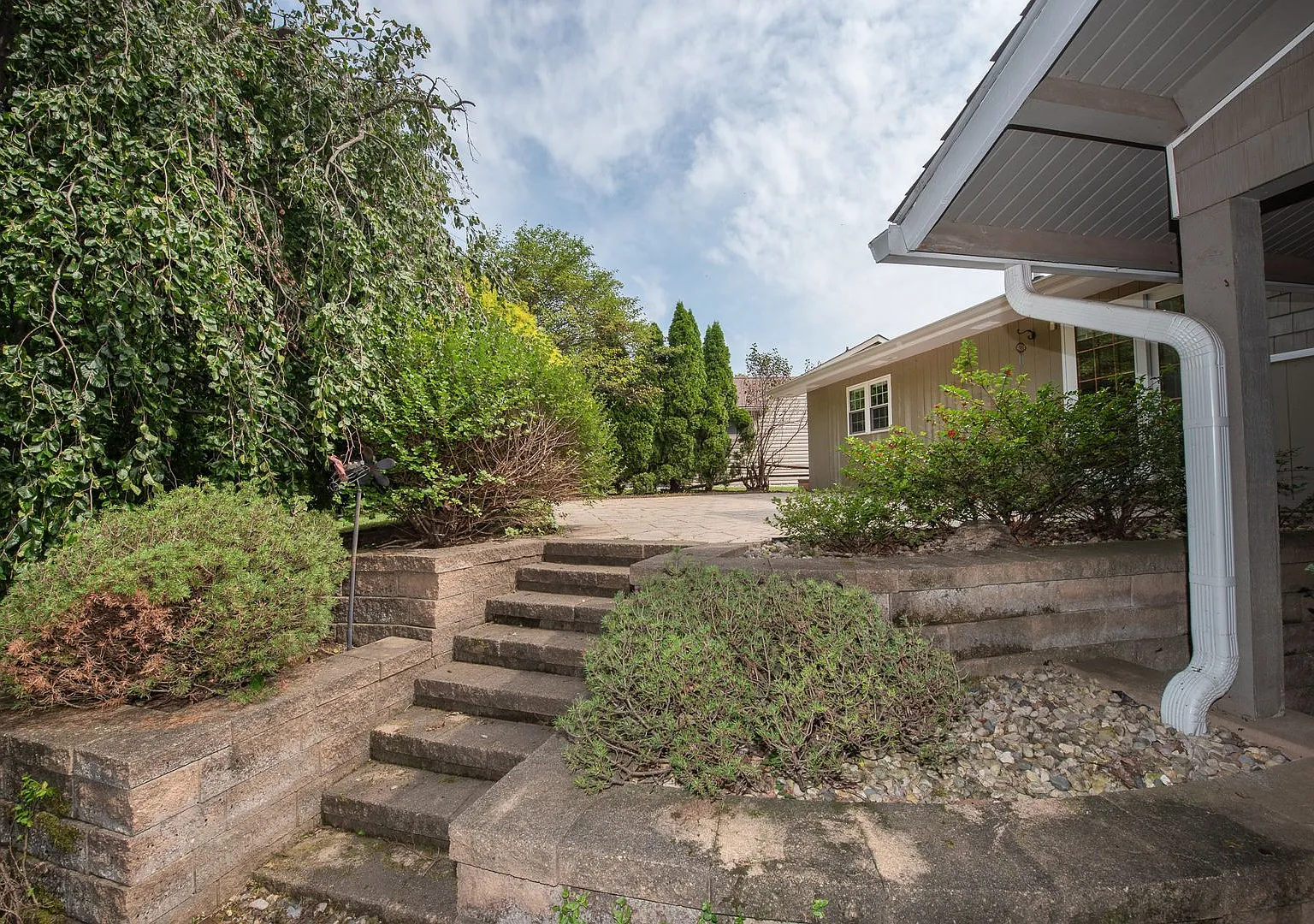 Beautiful 5 Bedroom Home Updated Home In West Lafayette Schools — Photo 4